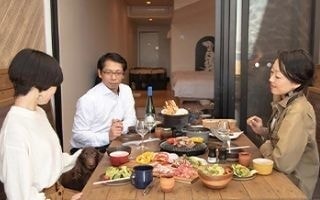 お部屋でお食事